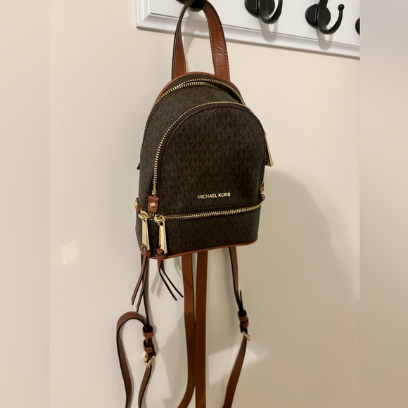 Michael Kors Rhea Zip small backpack brown gold - Picture 2 of 8